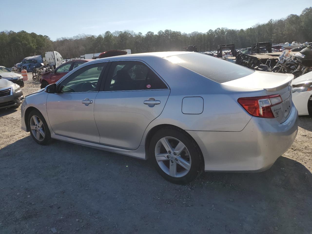 2014 TOYOTA CAMRY L - Фото 2