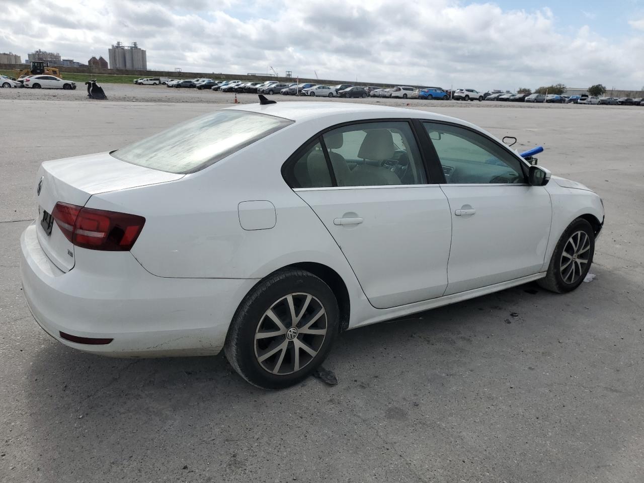 2017 VOLKSWAGEN JETTA SE - Image 3