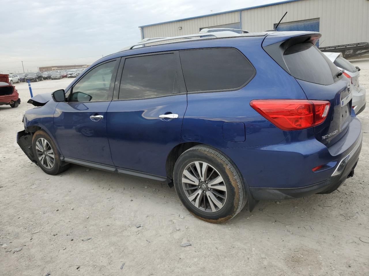 2017 NISSAN PATHFINDER - Image 2