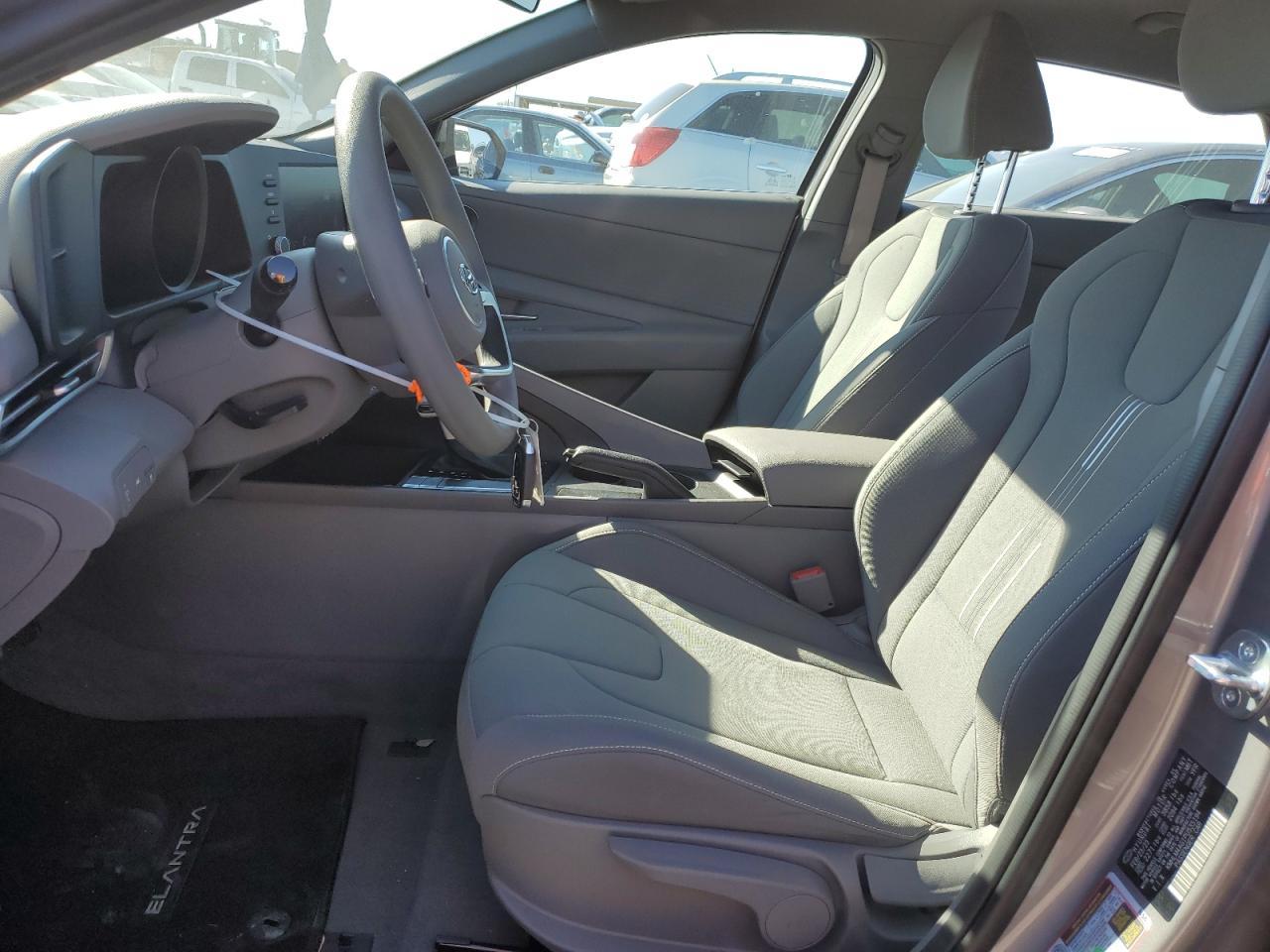 2023 HYUNDAI ELANTRA SE - Image 7