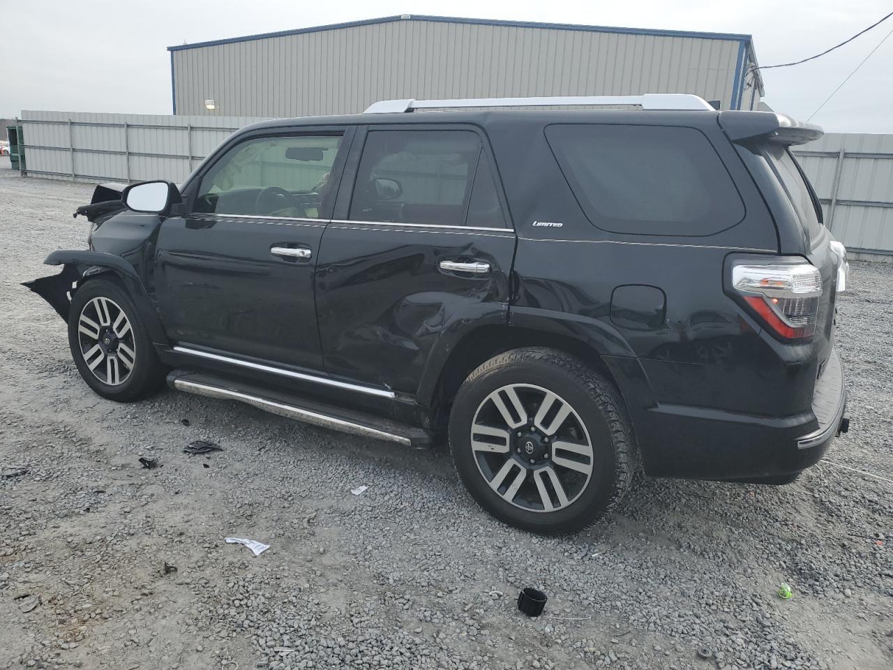 2017 TOYOTA 4RUNNER SR - Фото 2
