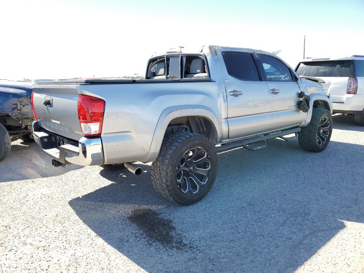2017 TOYOTA TACOMA DOU - Фото 3