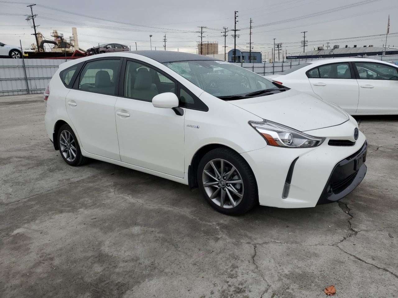 2017 TOYOTA PRIUS V - Image 4