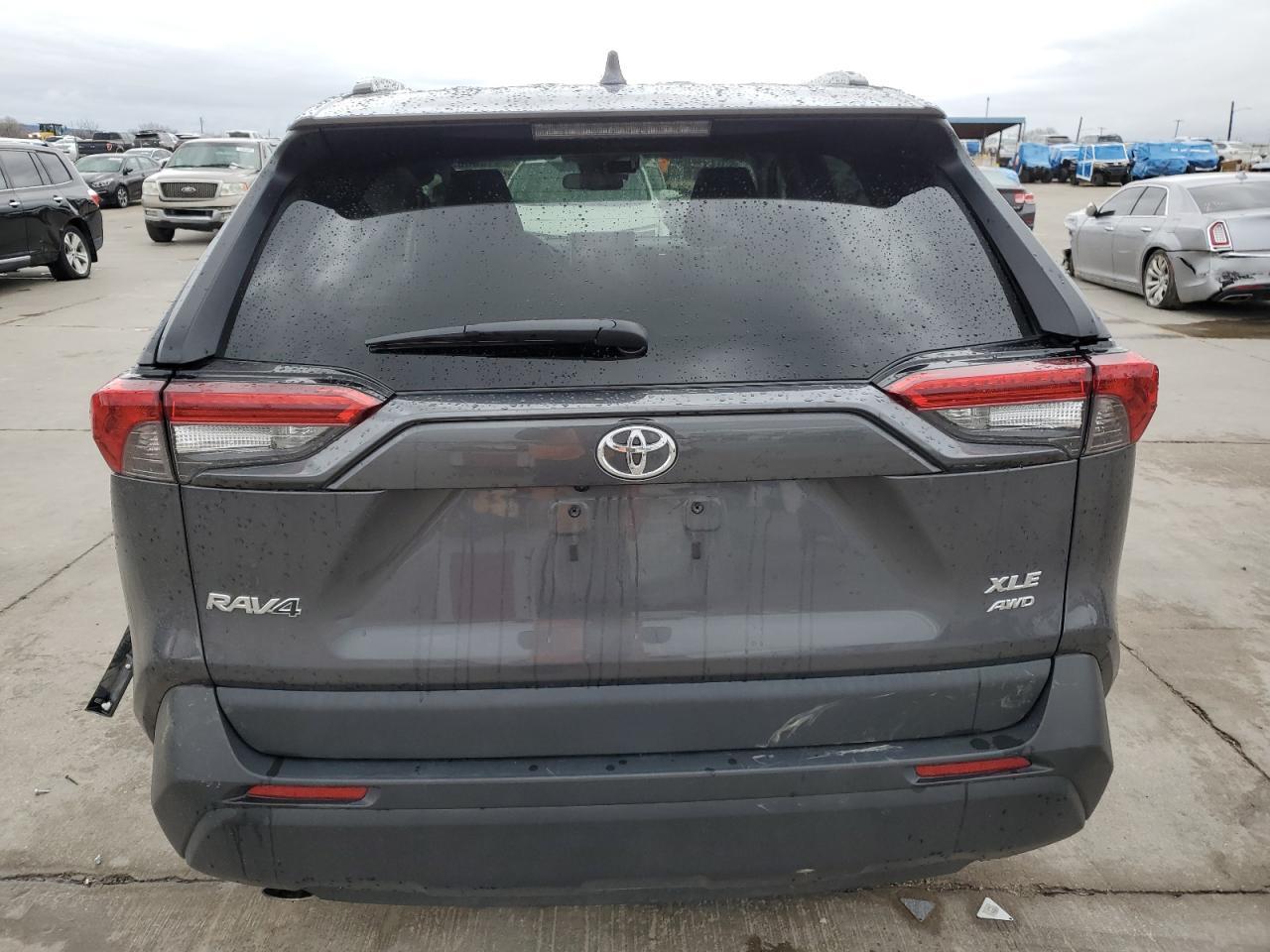 2020 TOYOTA RAV4 XLE - Фото 6