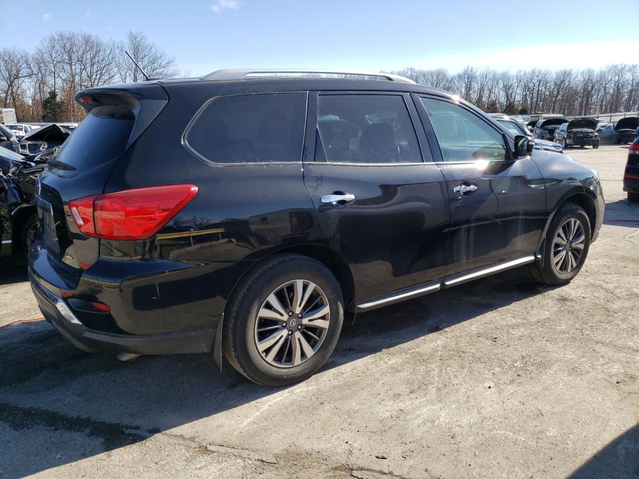 2017 NISSAN PATHFINDER - Фото 3