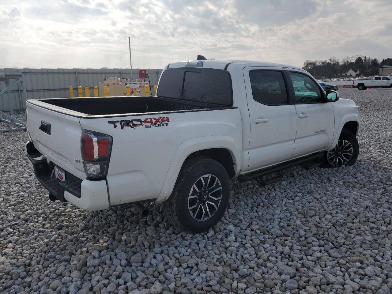 2023 TOYOTA TACOMA DOU - Фото 3