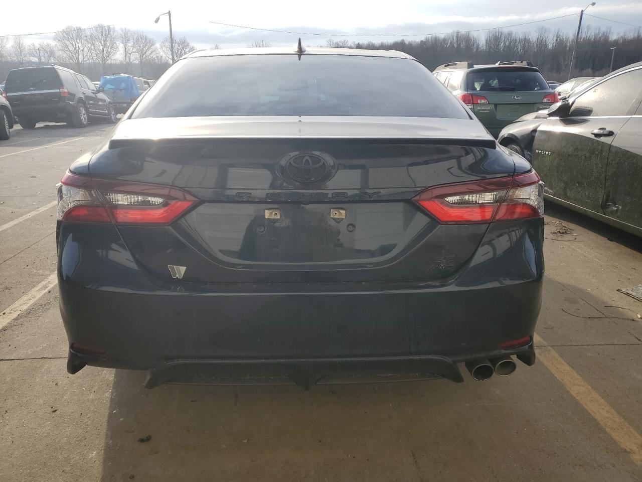 2021 TOYOTA CAMRY SE - Фото 6