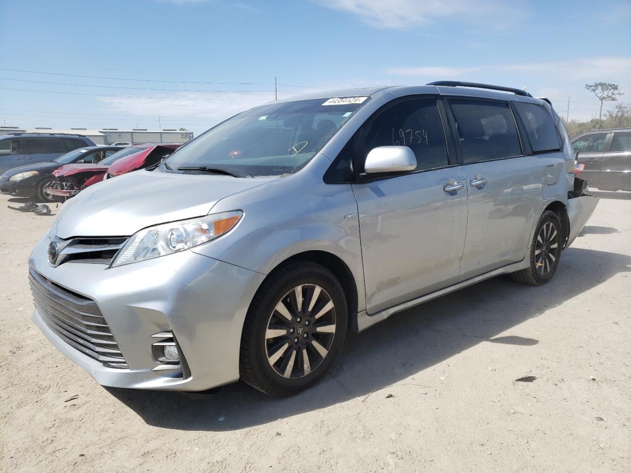 2020 TOYOTA SIENNA XLE car image