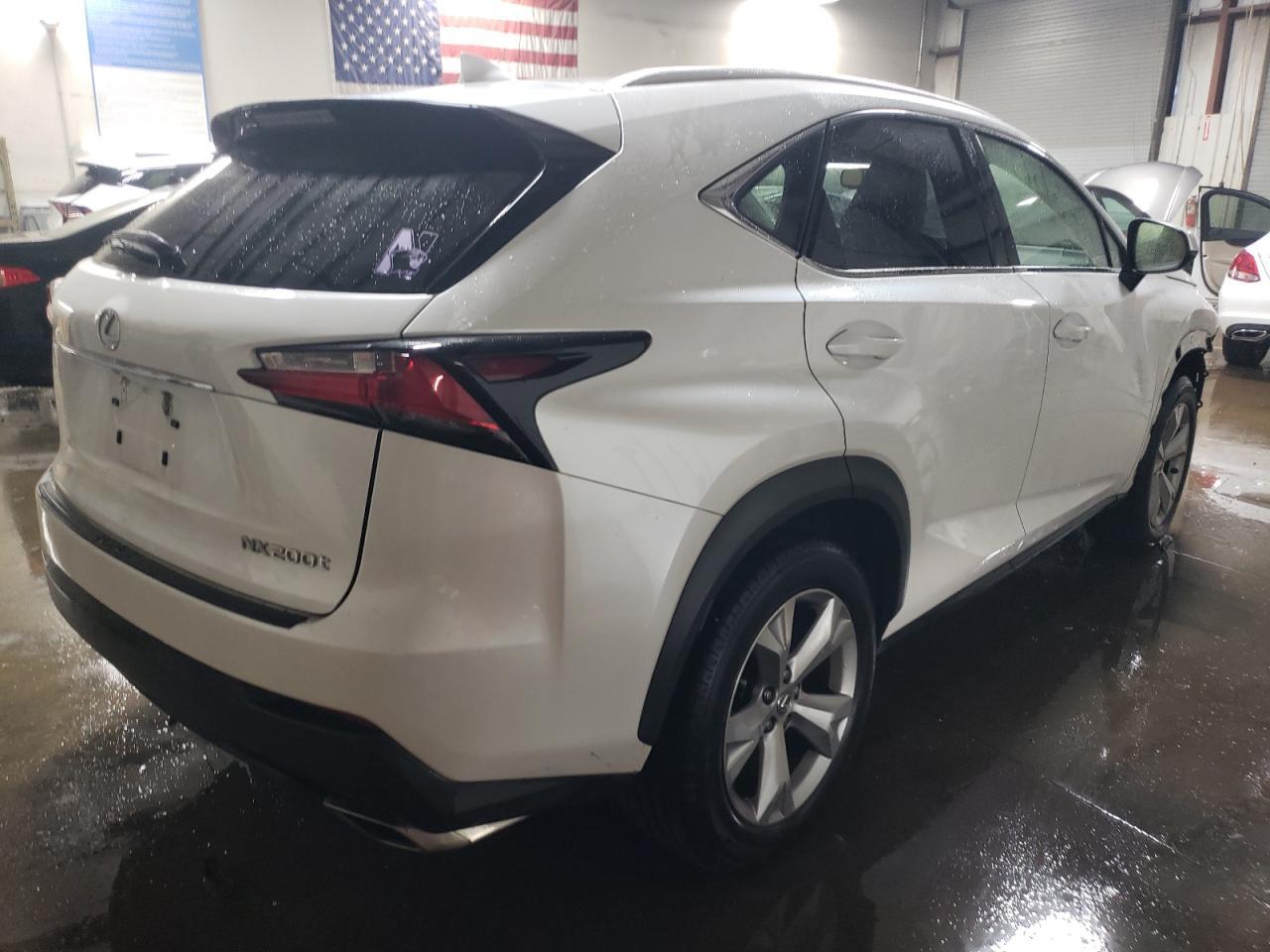 2017 LEXUS NX 200T BA - Фото 3