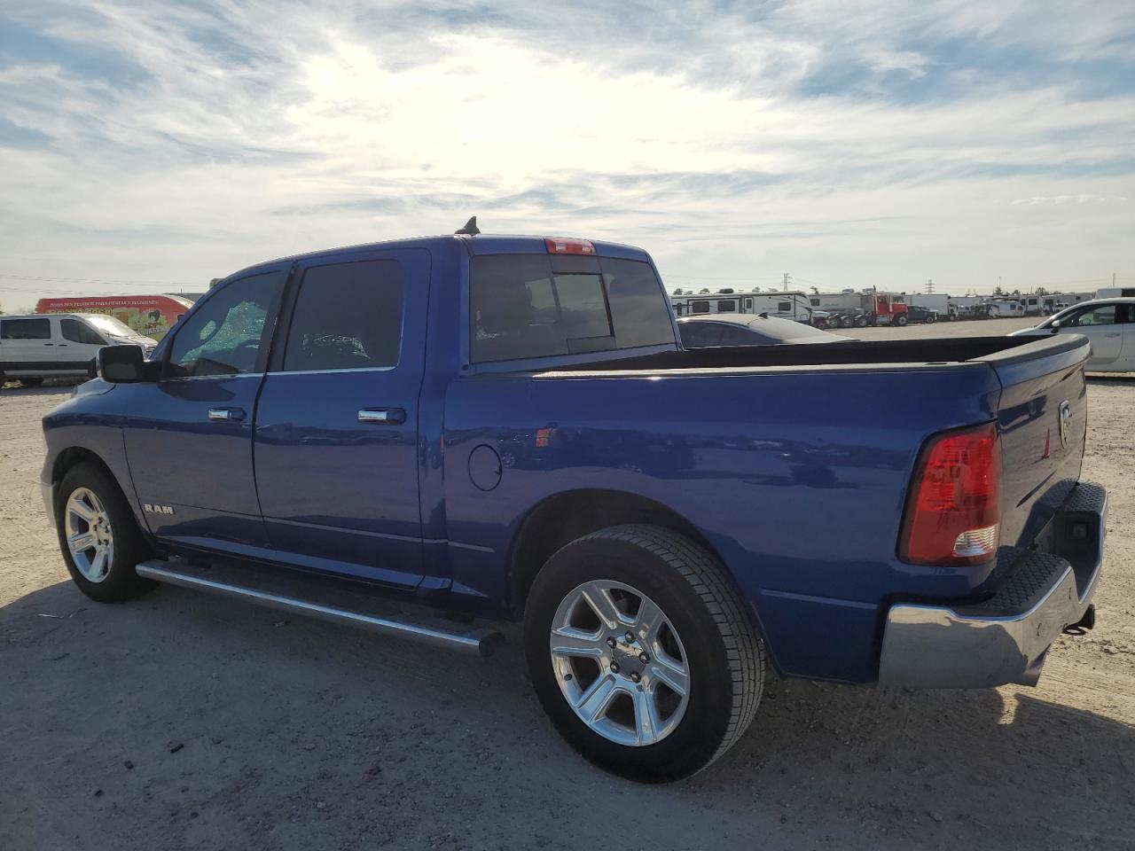 2017 RAM 1500 SLT - Image 2