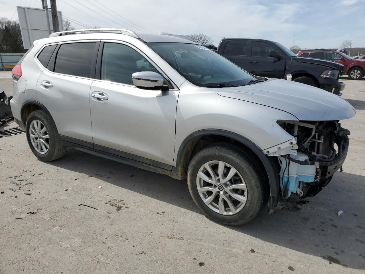2017 NISSAN ROGUE SV - Image 4