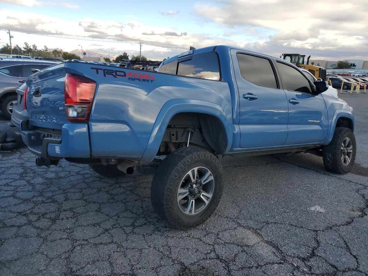 2019 TOYOTA TACOMA DOU - Фото 3
