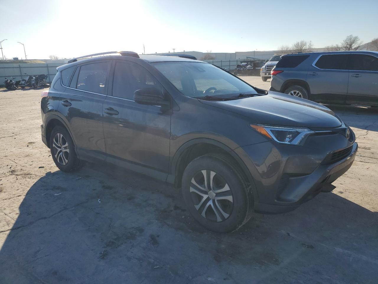 2018 TOYOTA RAV4 LE - Фото 4