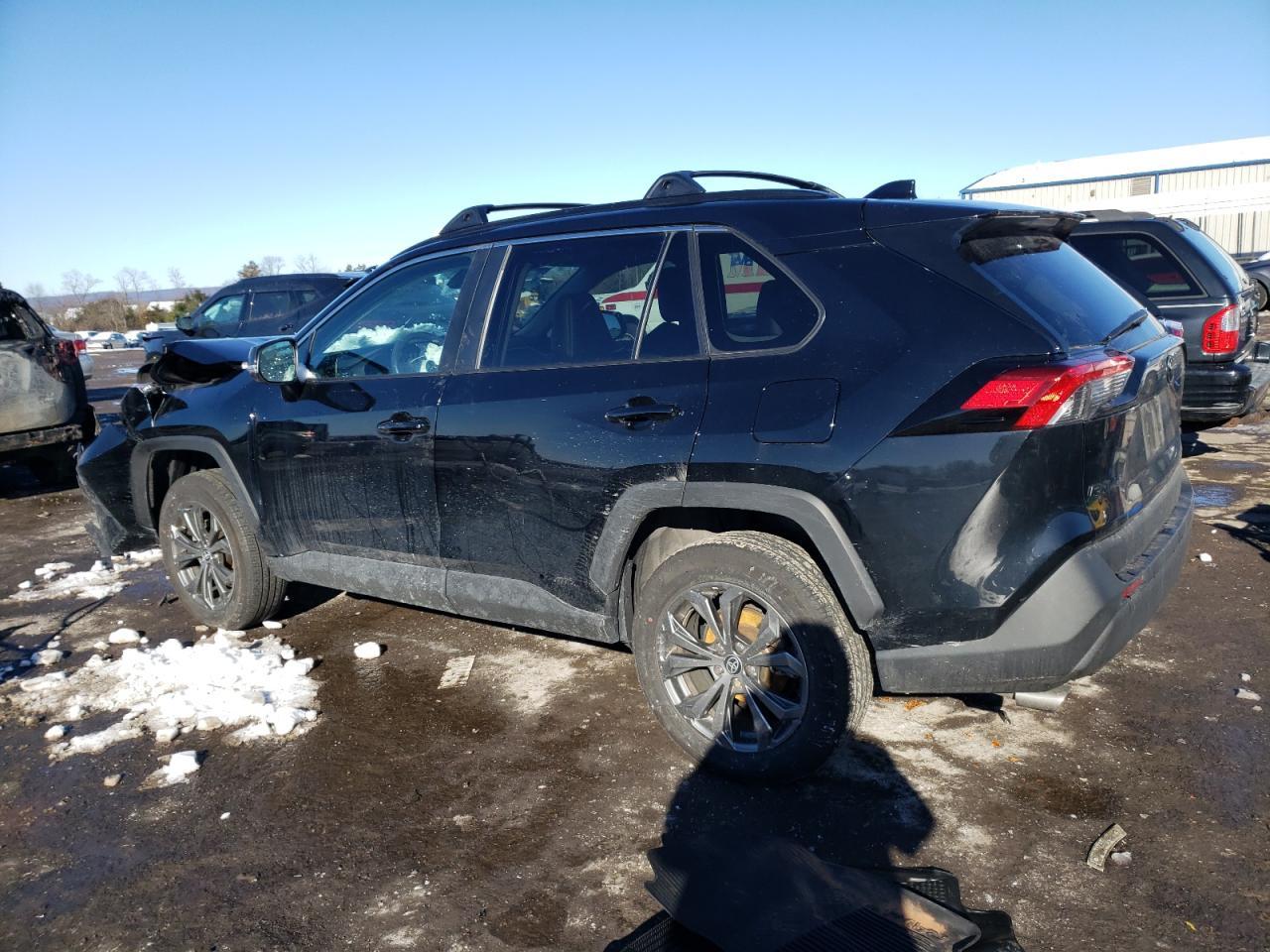 2022 TOYOTA RAV4 XLE P - Фото 2