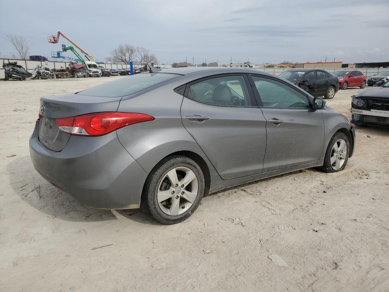 2013 HYUNDAI ELANTRA GL - Image 3