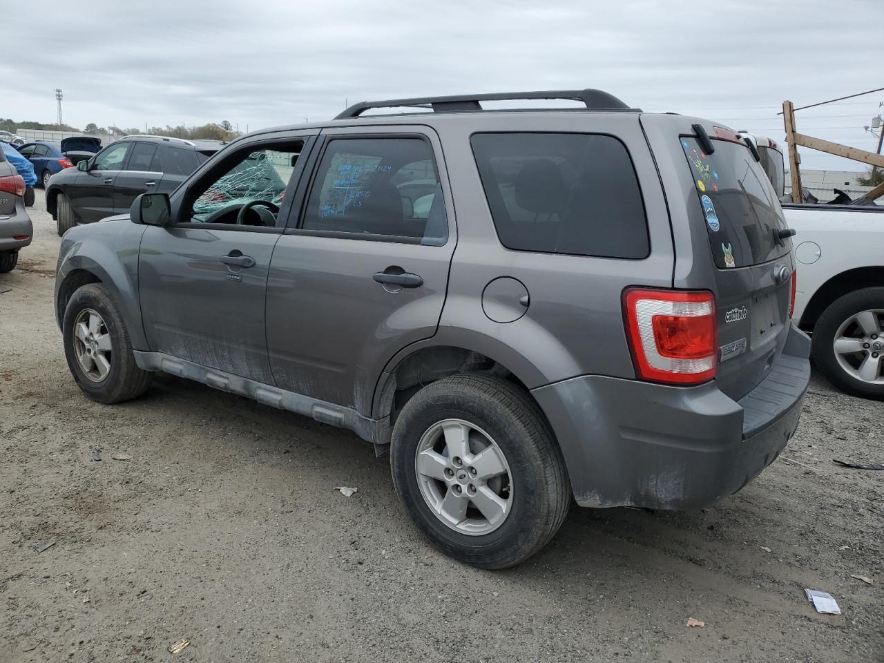 2010 FORD ESCAPE XLT - Image 2