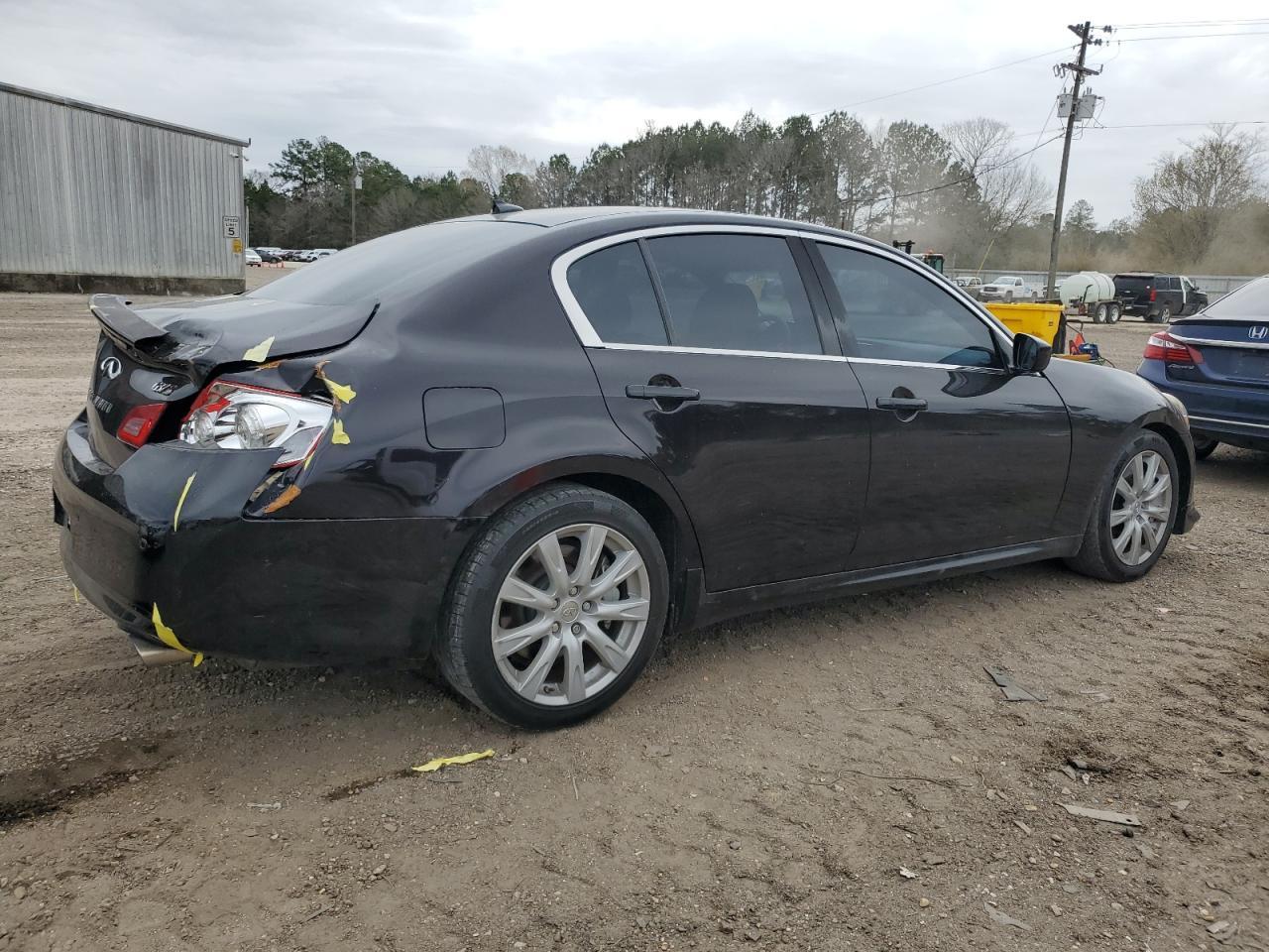 2011 INFINITI G37 BASE - Image 3