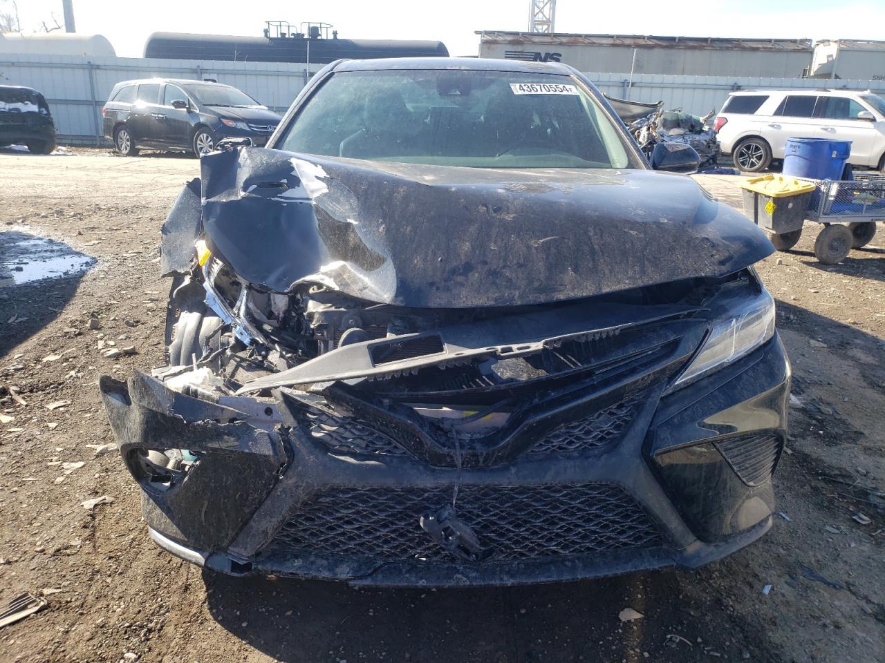 2020 TOYOTA CAMRY SE - Фото 5