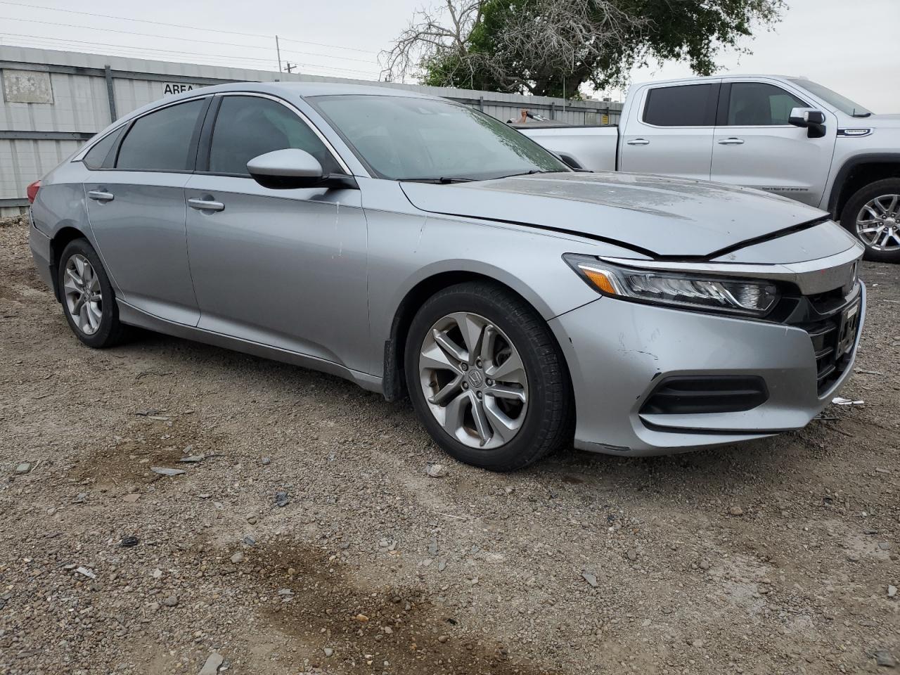 2018 HONDA ACCORD LX - Image 4