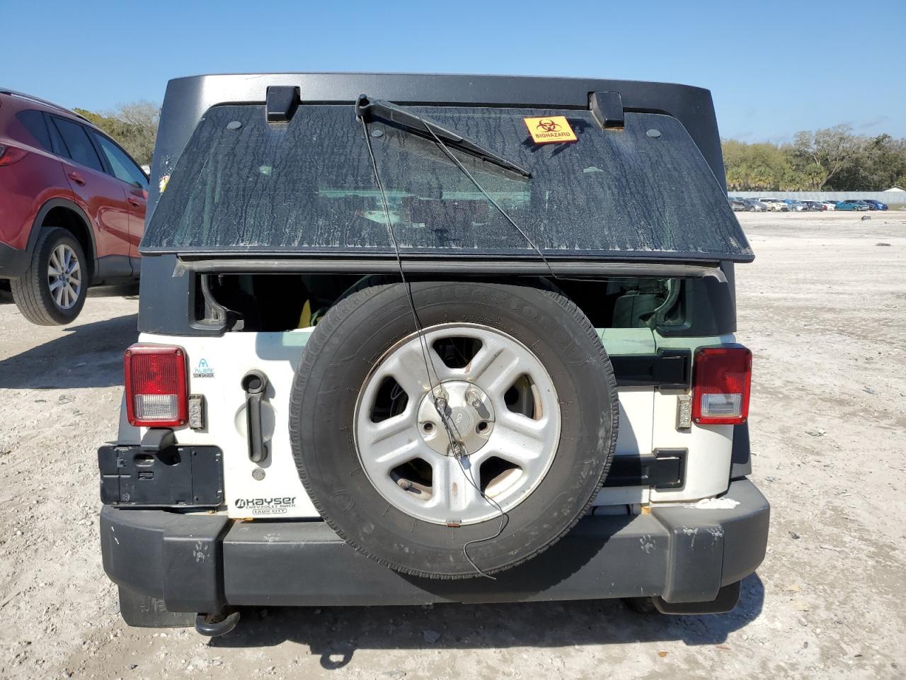 2015 JEEP WRANGLER U - Image 6