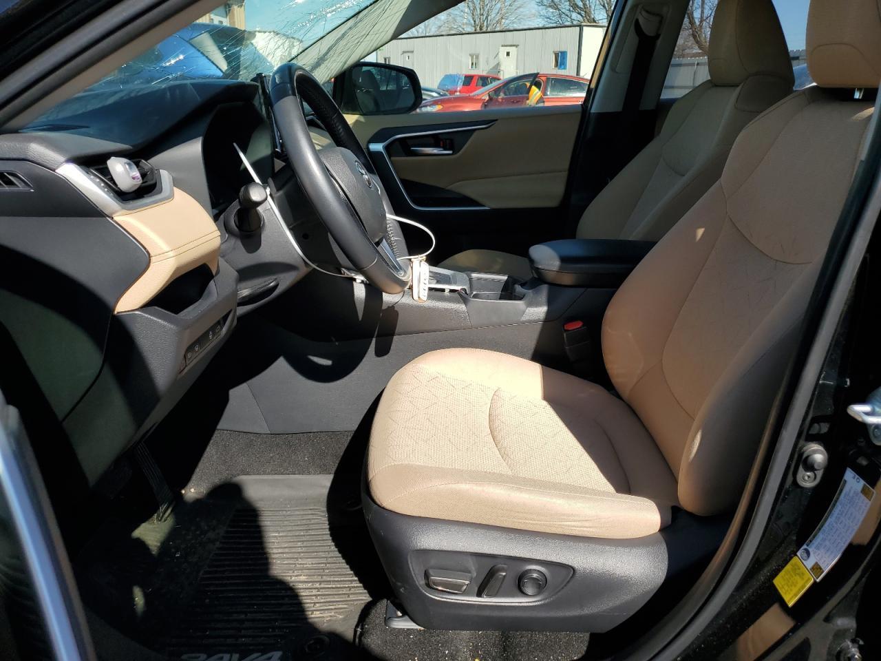 2020 TOYOTA RAV4 XLE - Image 7