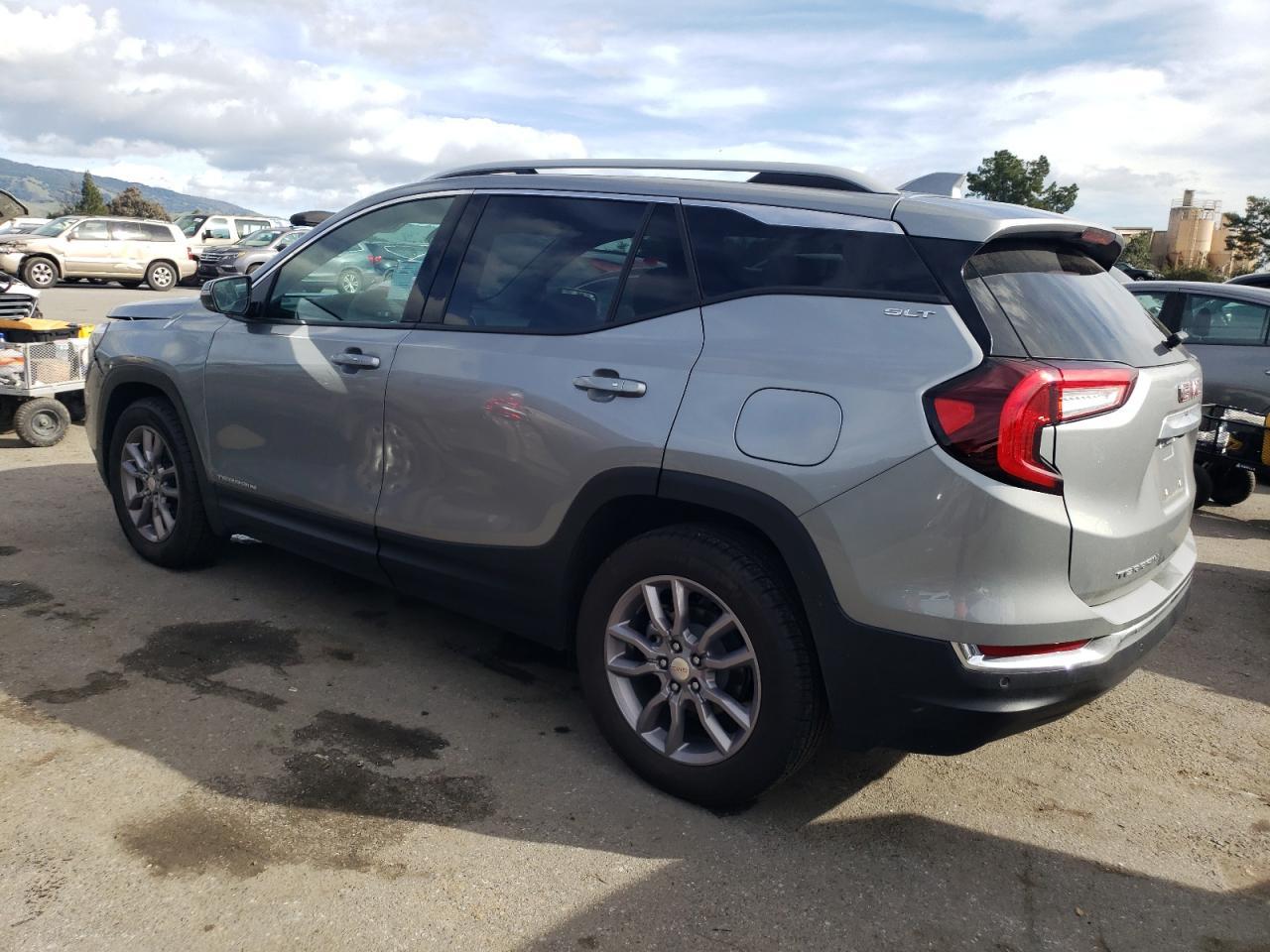 2023 GMC TERRAIN SL - Фото 2