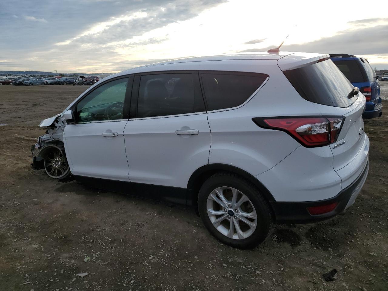 2017 FORD ESCAPE SE - Фото 2