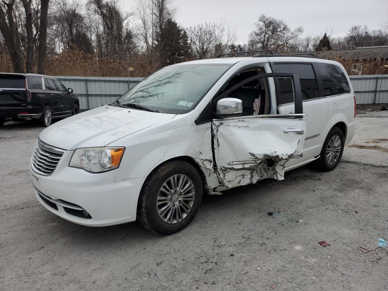 2014 CHRYSLER TOWN & COU