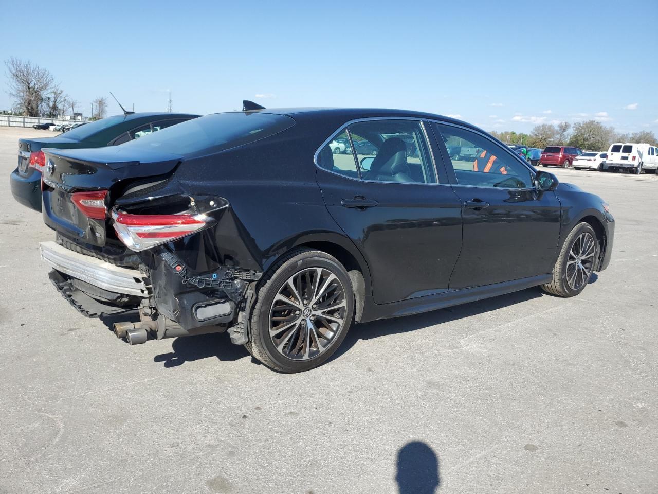 2020 TOYOTA CAMRY SE - Image 3