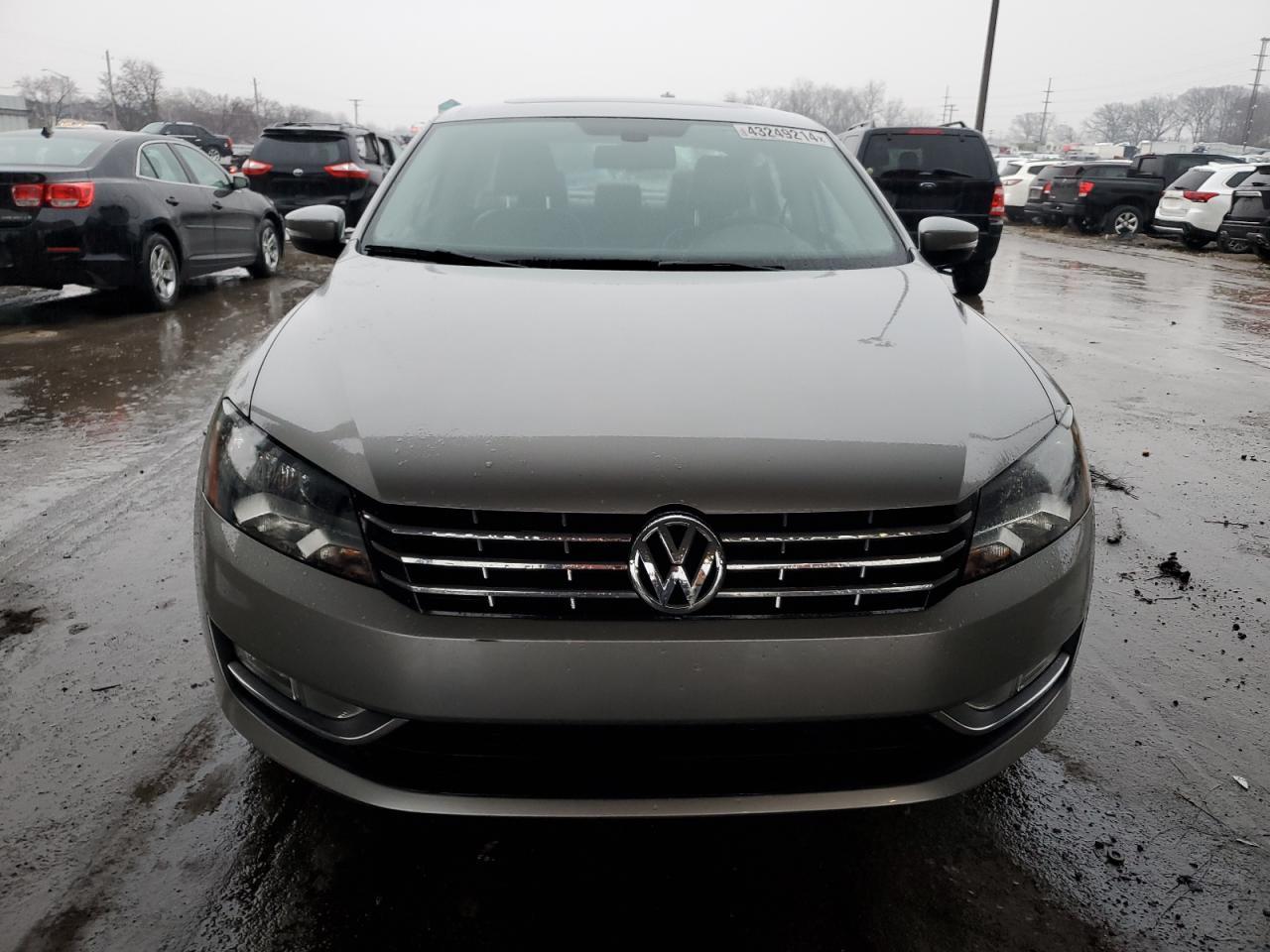 2013 VOLKSWAGEN PASSAT SEL - Image 5