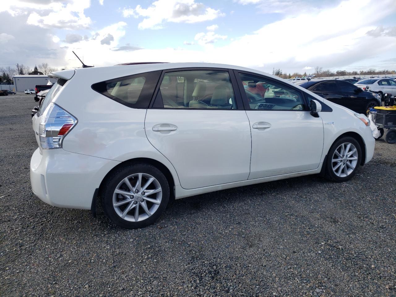 2013 TOYOTA PRIUS V - Фото 3