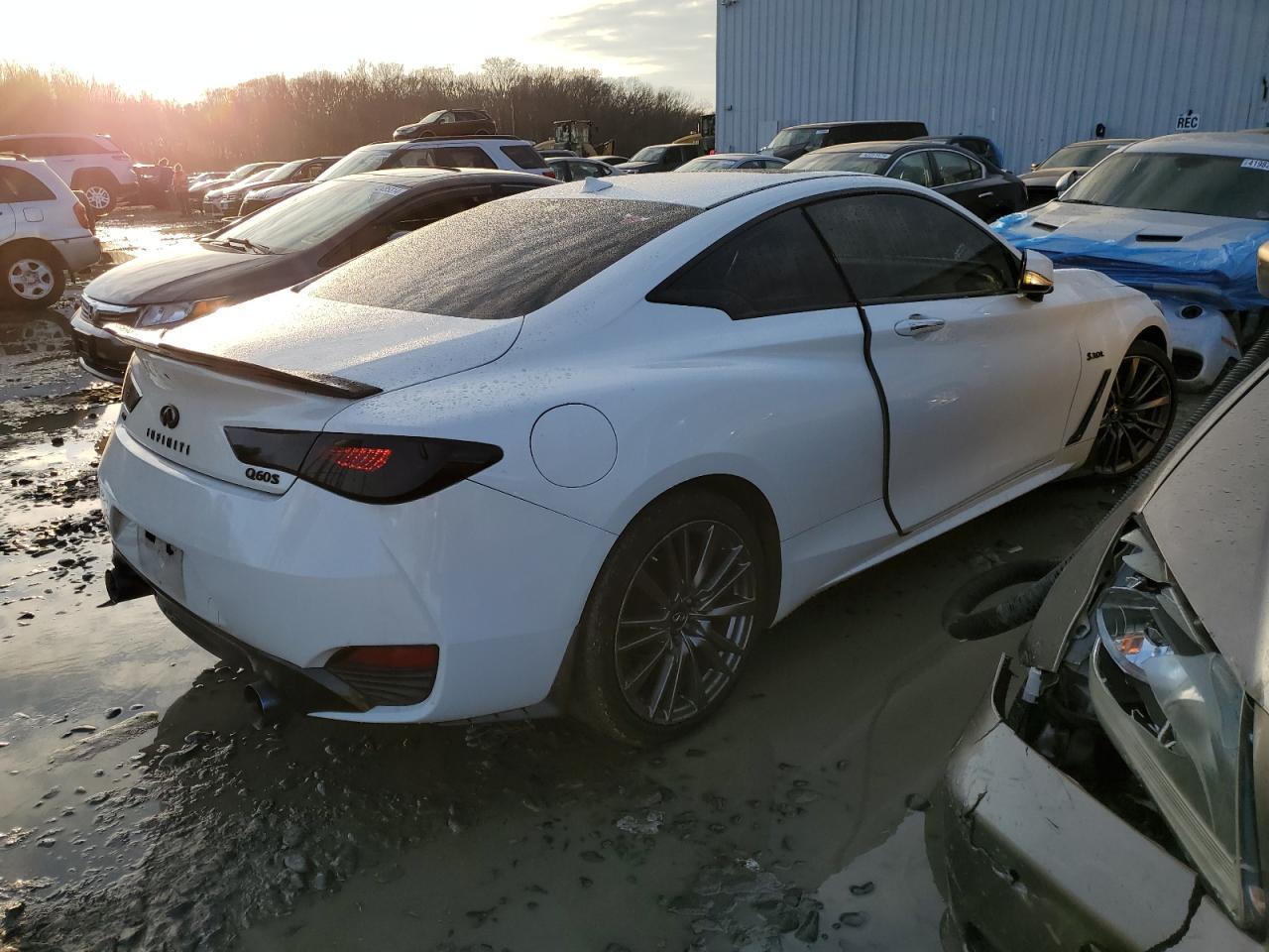 2017 INFINITI Q60 RED SP - Image 3