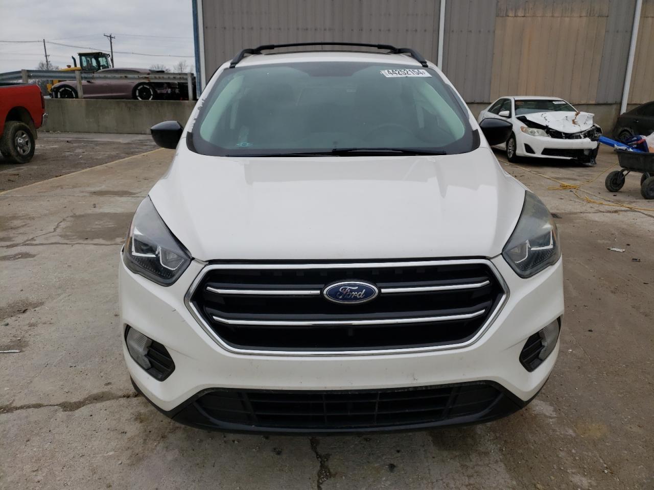 2017 FORD ESCAPE SE - Фото 5
