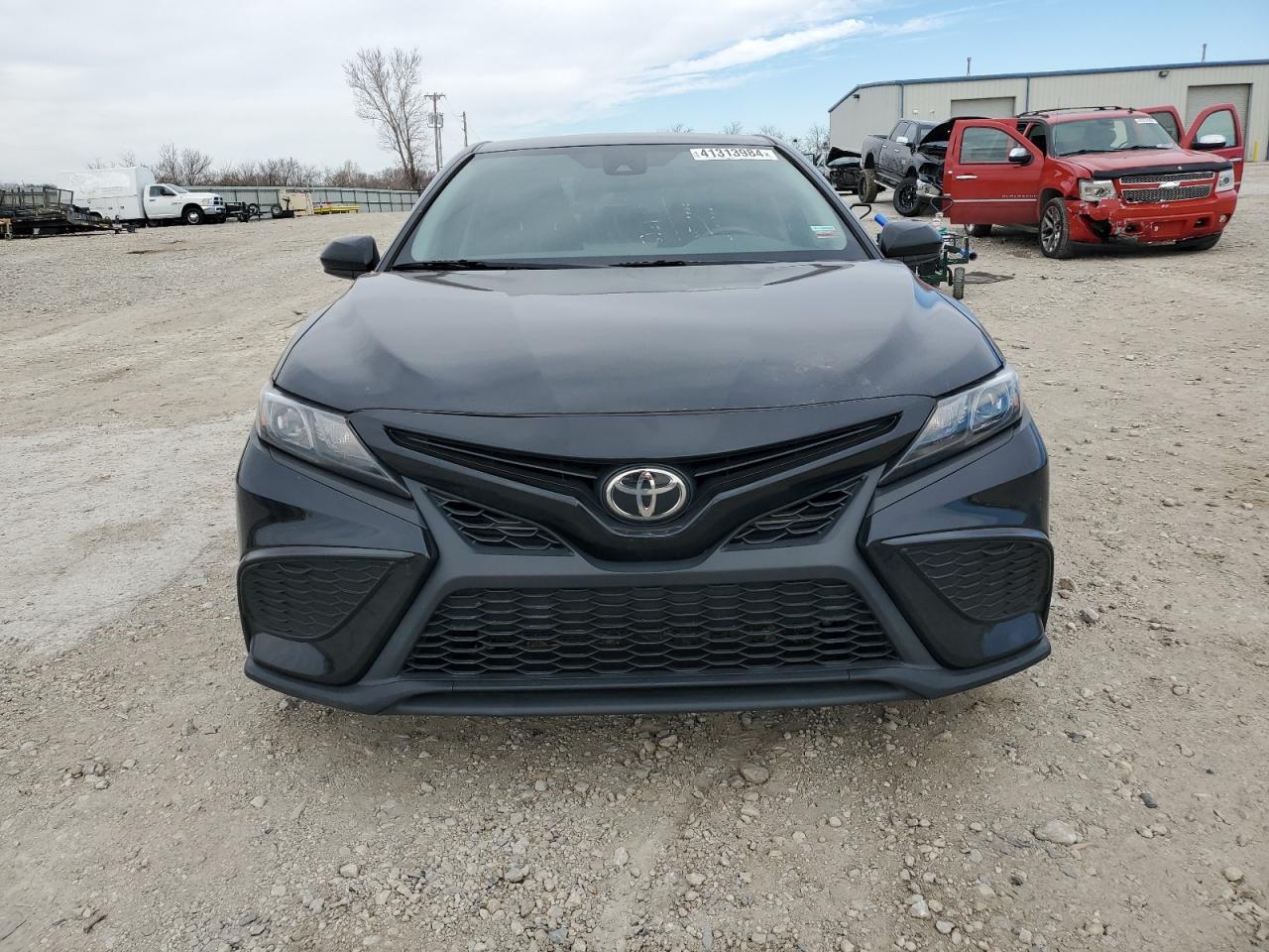 2021 TOYOTA CAMRY SE - Фото 5
