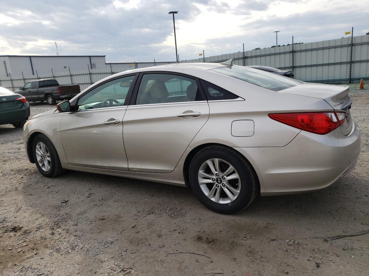 2011 HYUNDAI SONATA GLS - Image 2