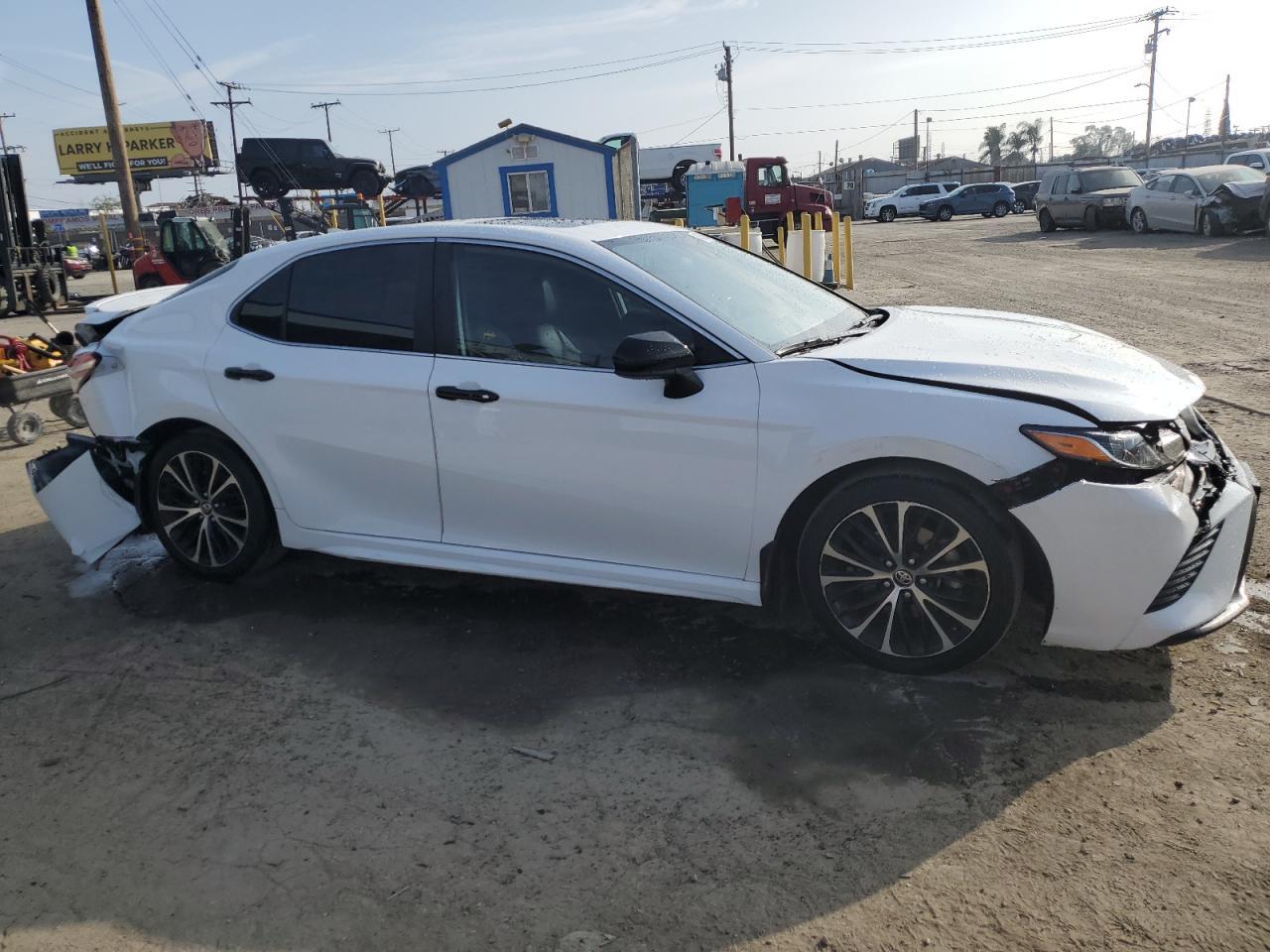 2020 TOYOTA CAMRY SE - Image 4