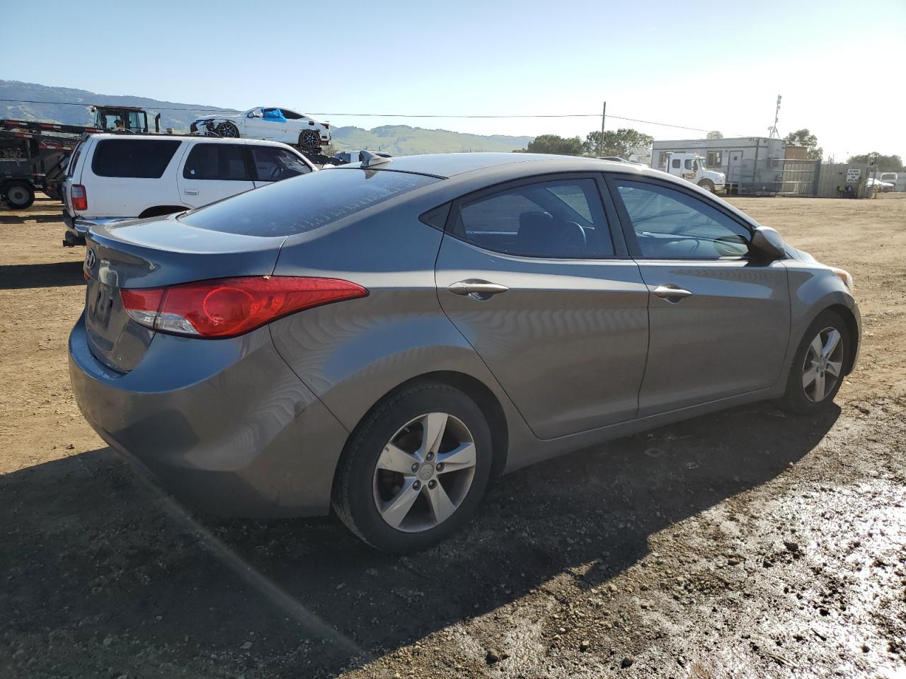 2013 HYUNDAI ELANTRA GL - Image 3