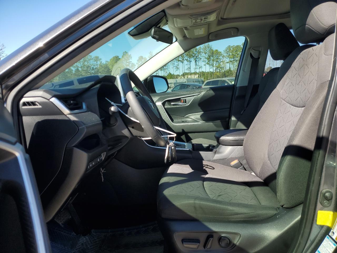 2020 TOYOTA RAV4 XLE - Image 7