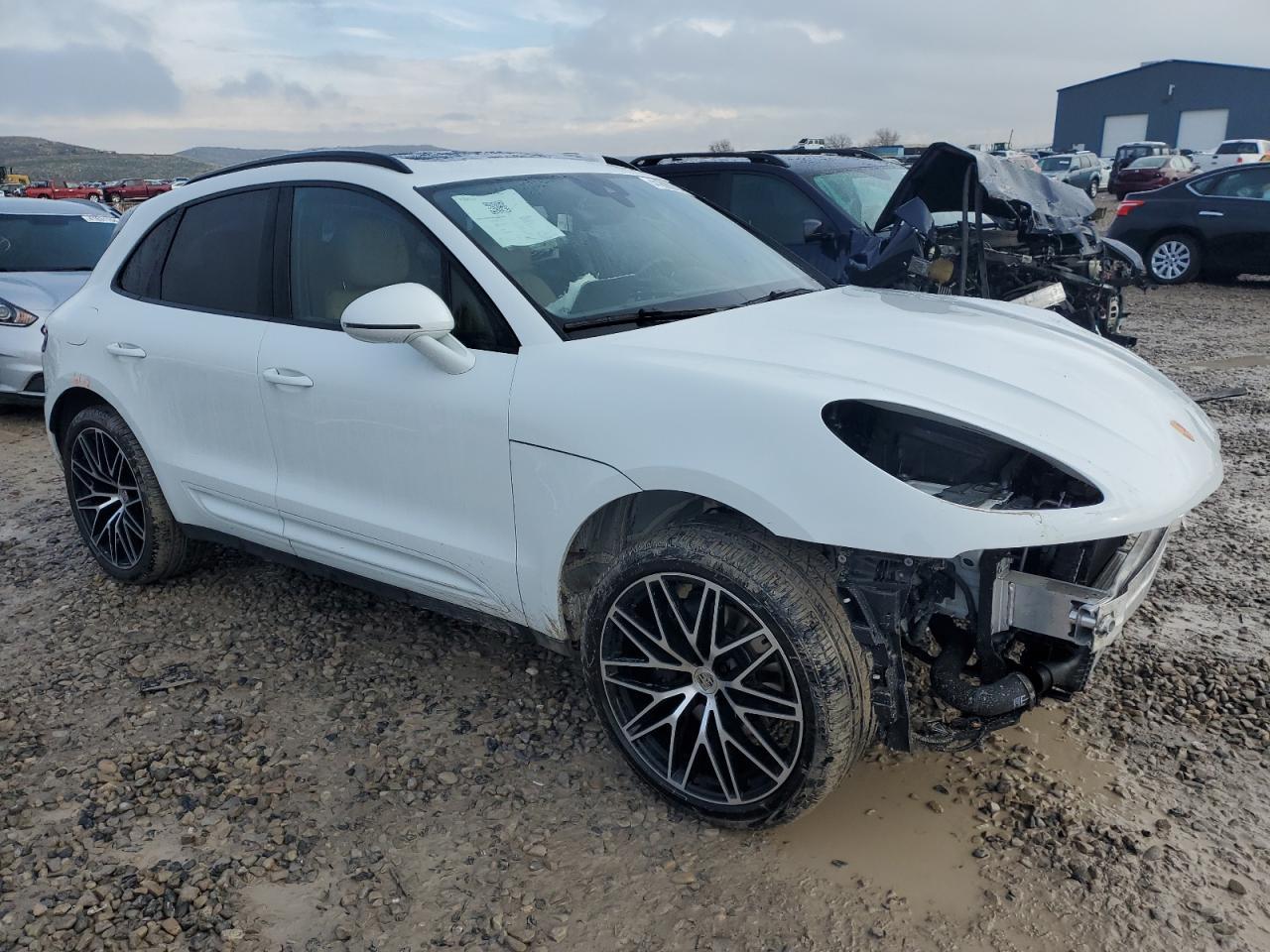 2023 PORSCHE MACAN BASE - Image 4