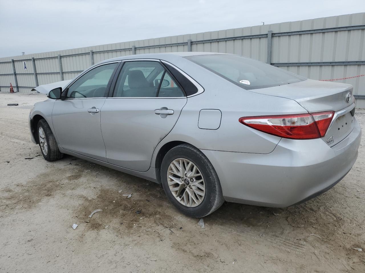 2017 TOYOTA CAMRY LE - Фото 2