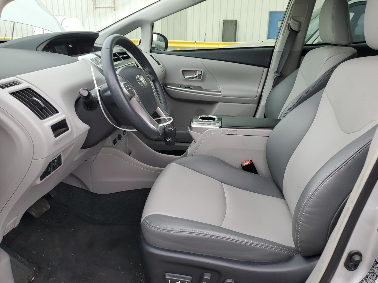 2015 TOYOTA PRIUS V - Фото 7