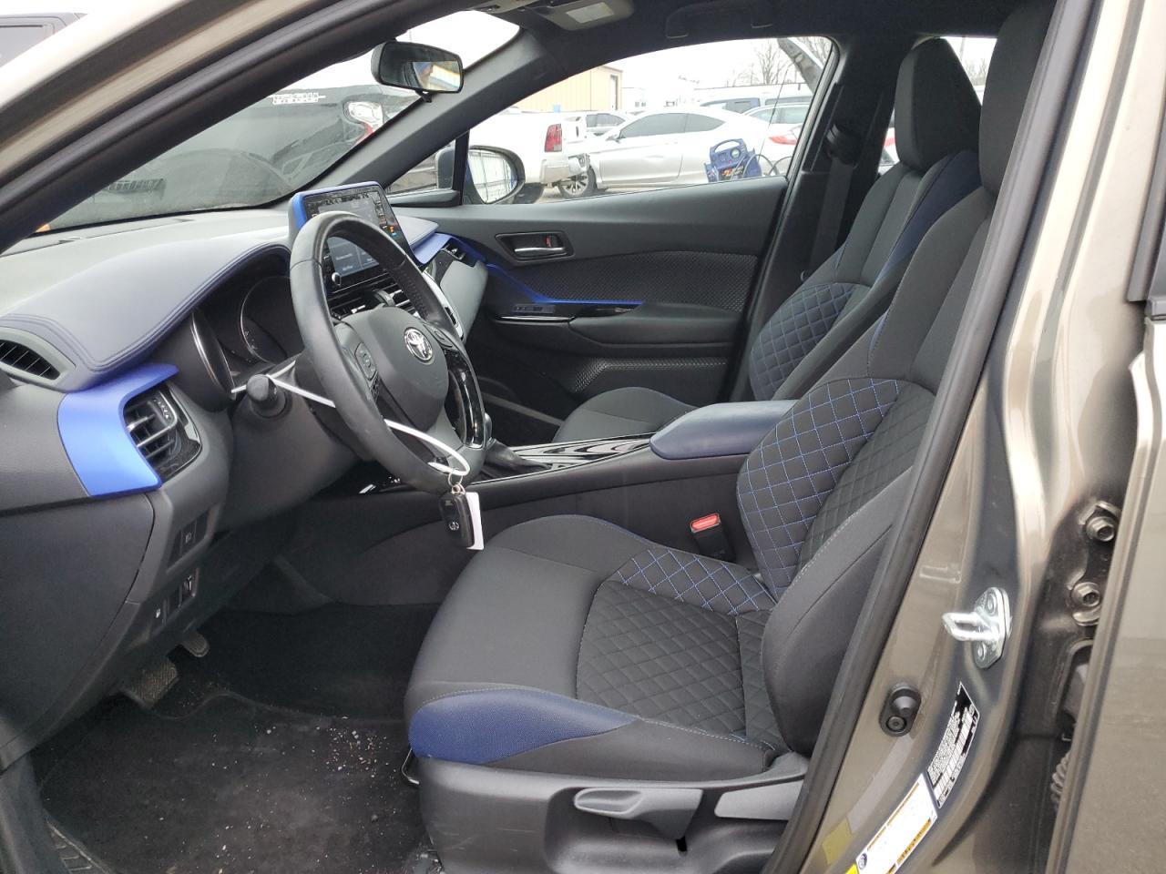 2021 TOYOTA C-HR XLE - Фото 7