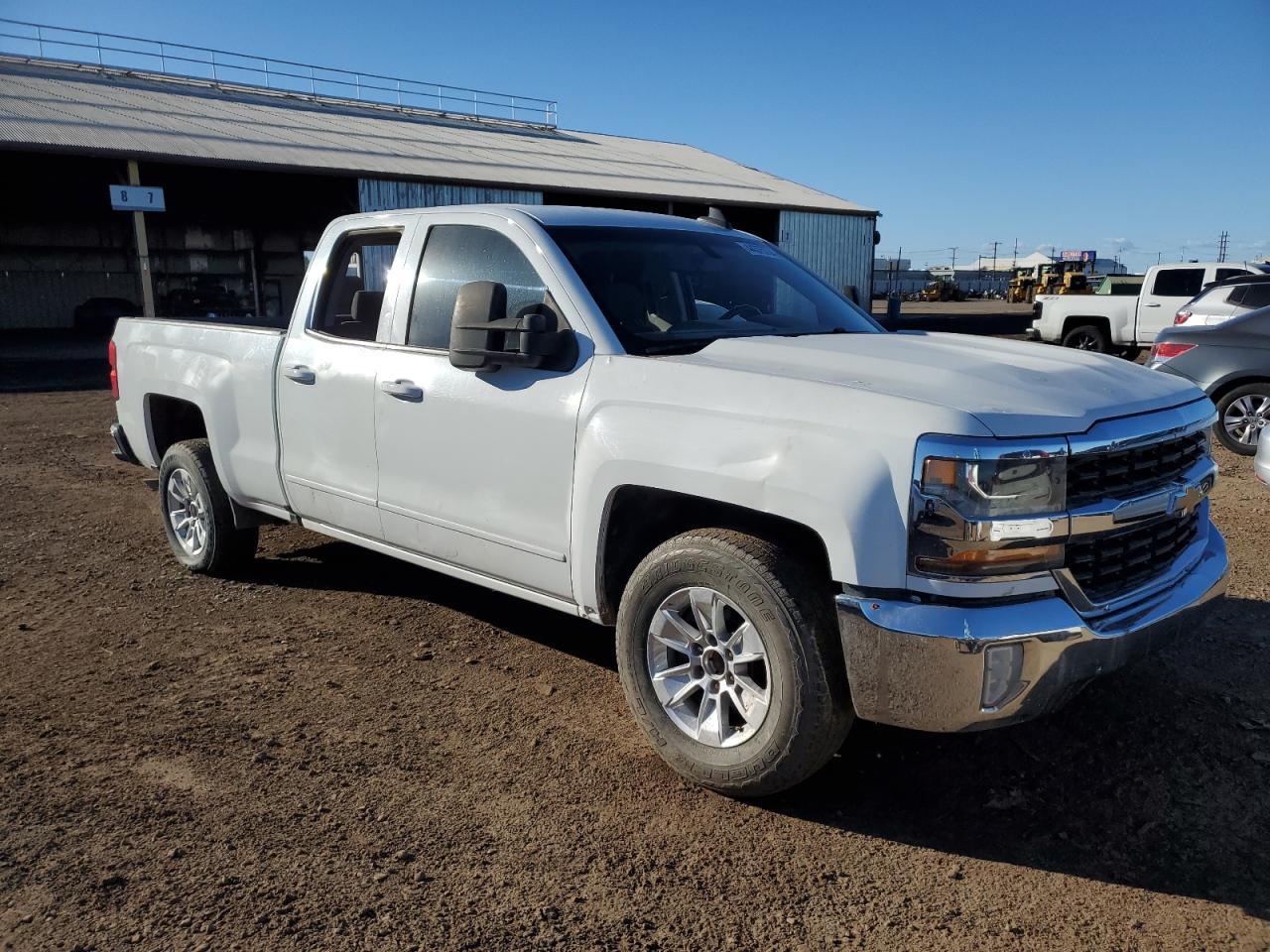 2017 CHEVROLET SILVERADO - Фото 4