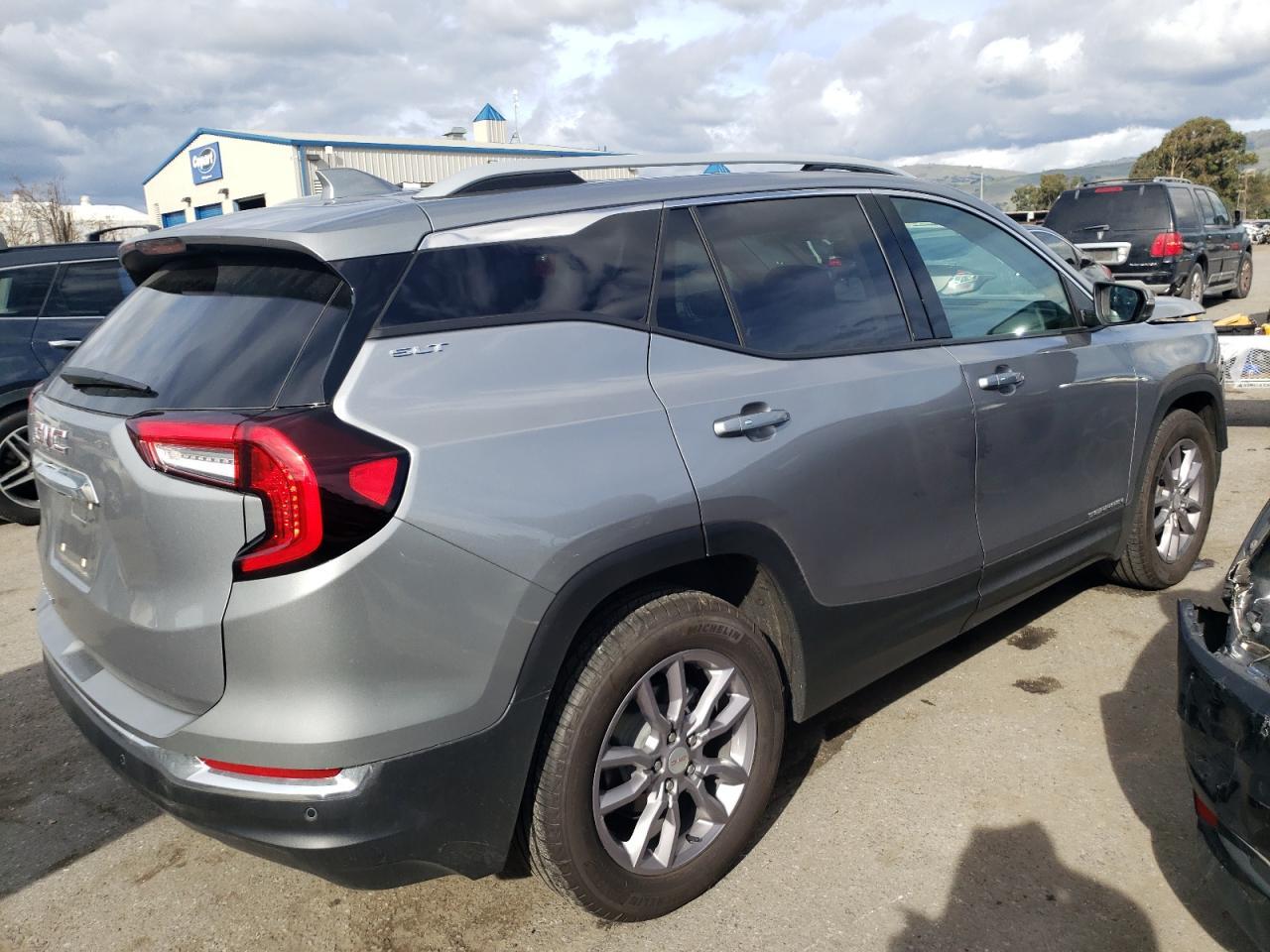 2023 GMC TERRAIN SL - Фото 3