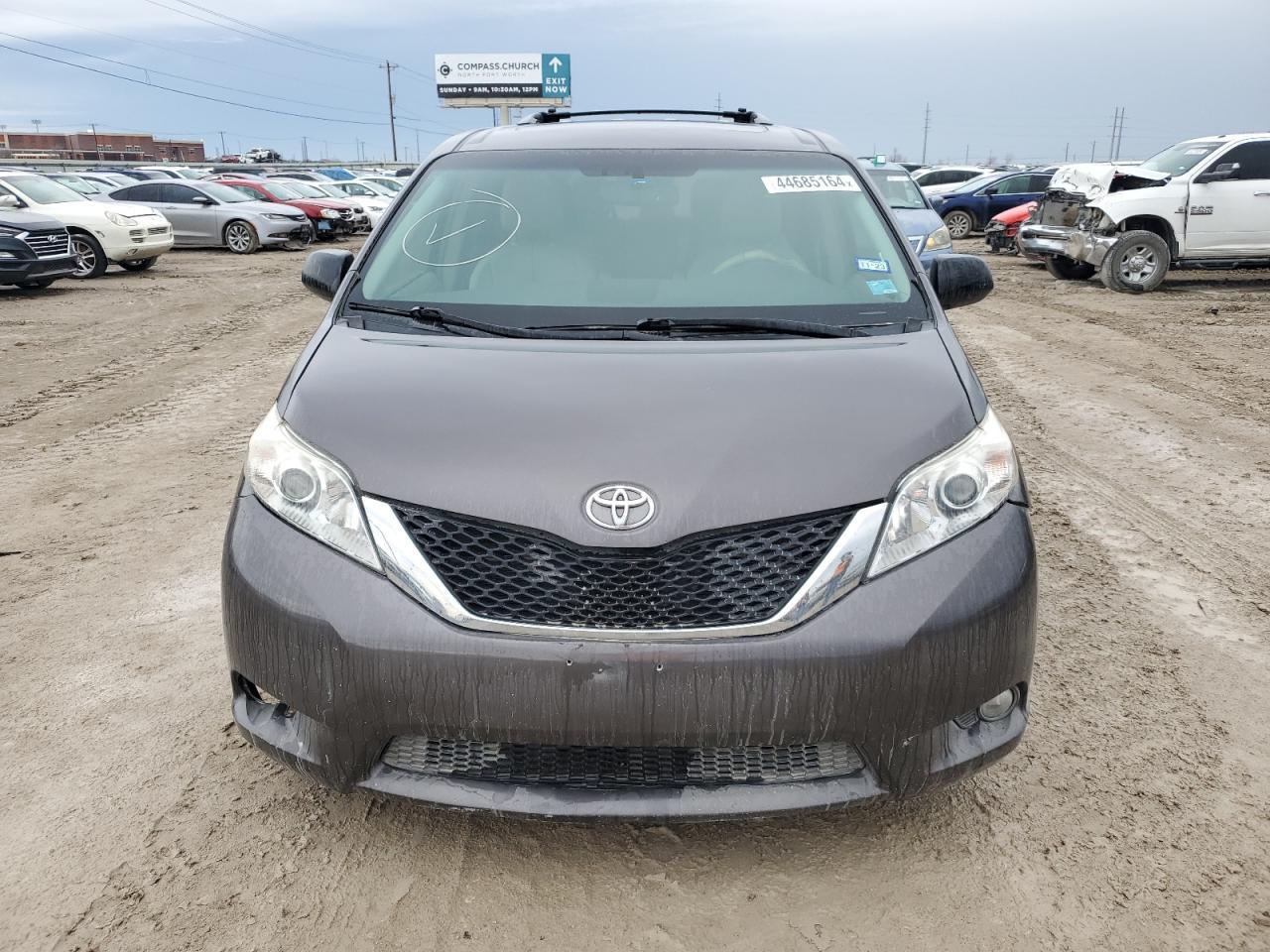2011 TOYOTA SIENNA XLE - Фото 3