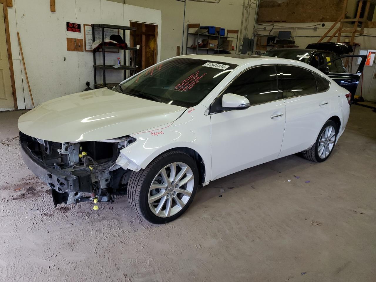 2015 TOYOTA AVALON XLE