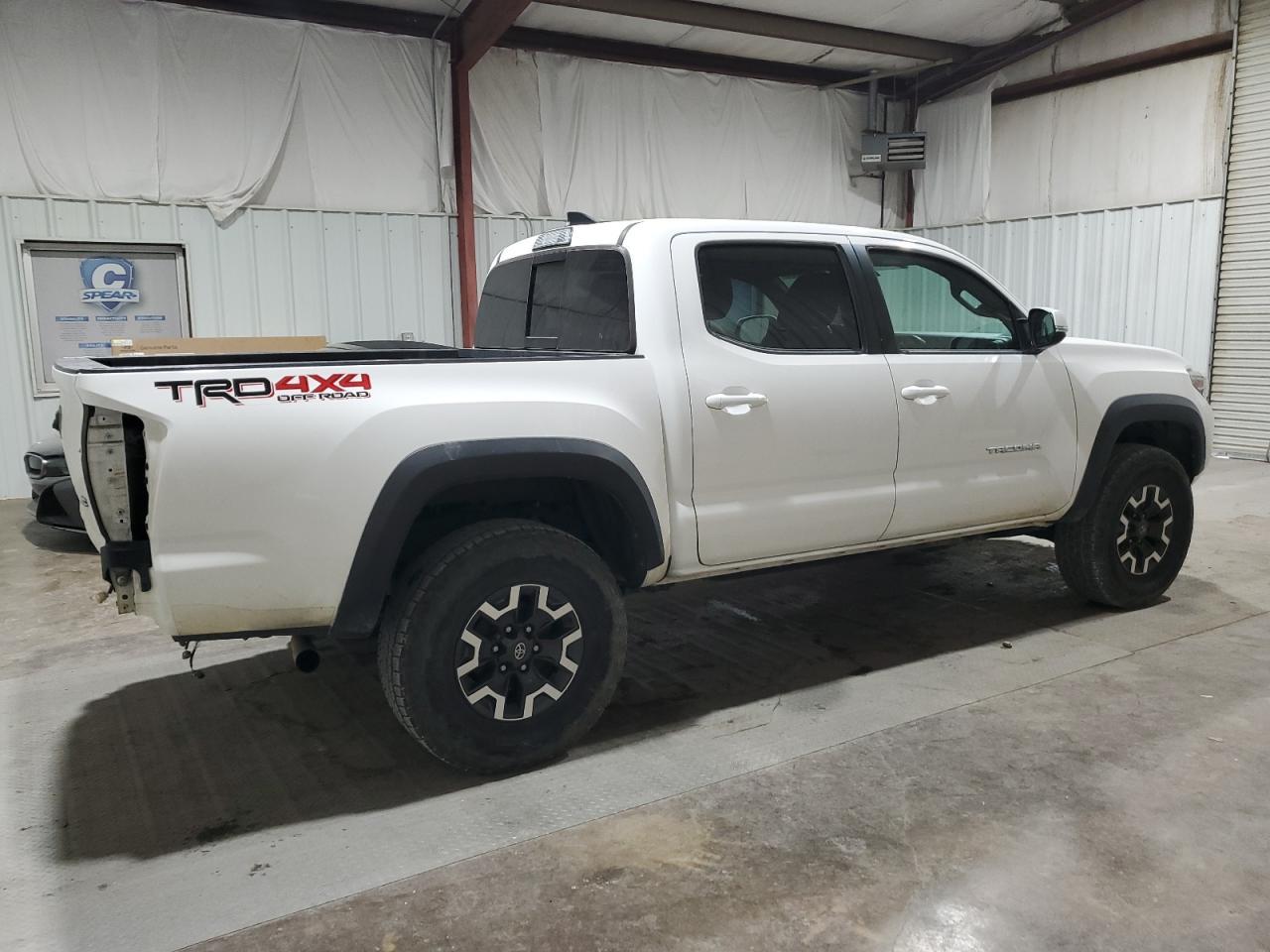 2017 TOYOTA TACOMA DOU - Фото 3