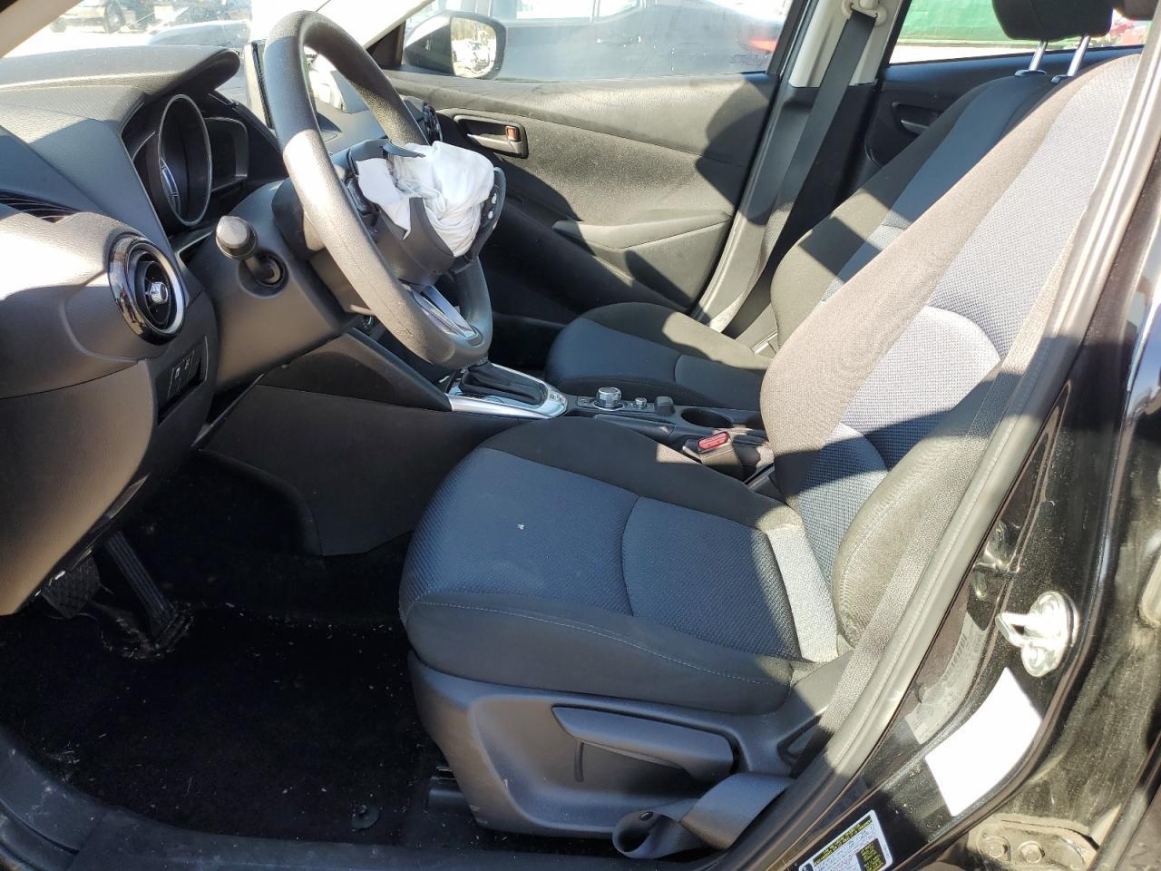 2020 TOYOTA YARIS LE - Фото 7