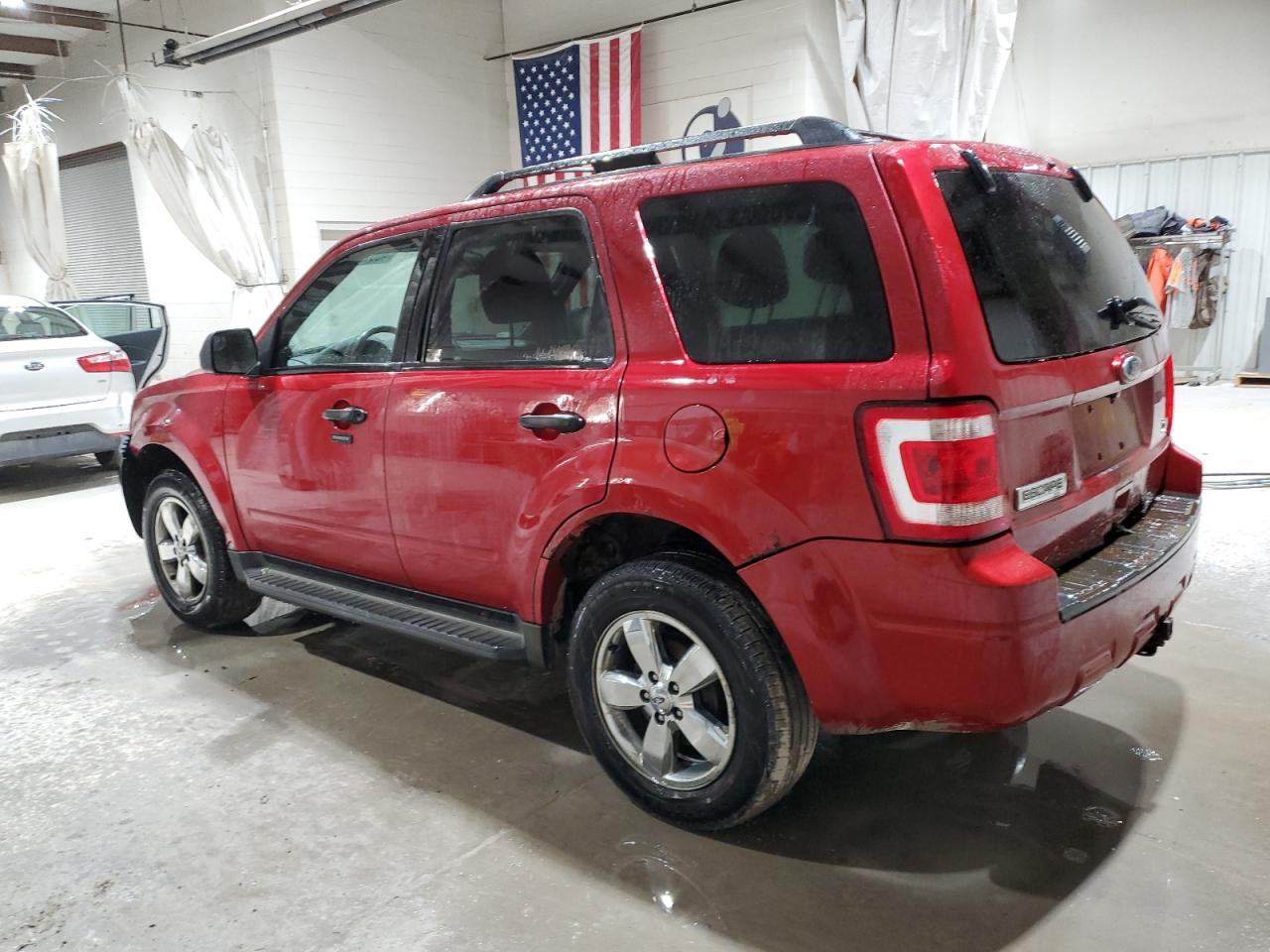 2010 FORD ESCAPE XLT - Image 2