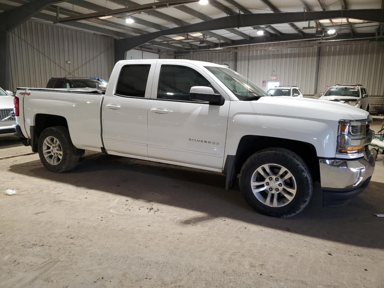 2017 CHEVROLET SILVERADO - Image 4